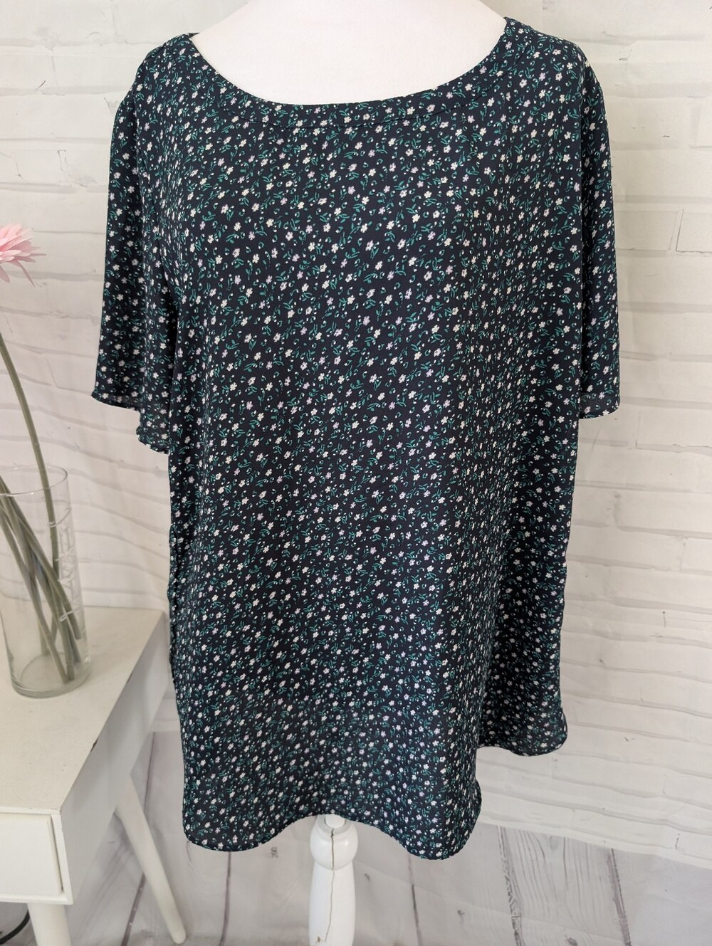 Banana Republic Navy Floral Short Sleeve Top